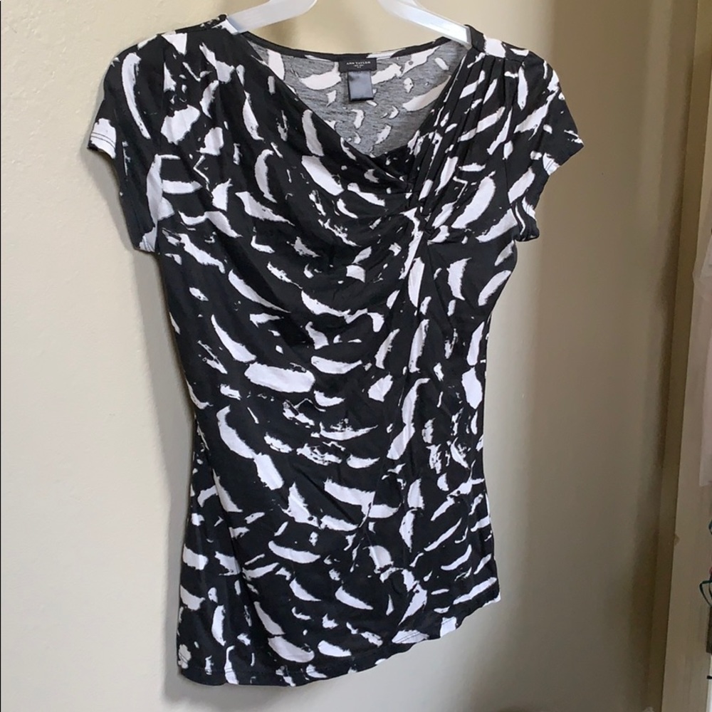 Black and white Ann Taylor blouse - Picture 2 of 4